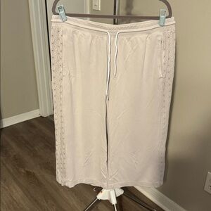 Disney Women's Cream Epcot Capris